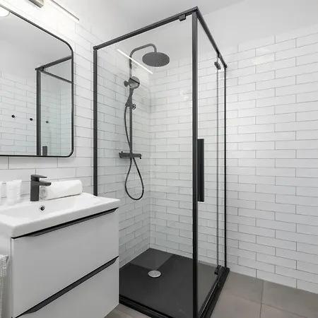 Family Apartment With Parking Cracow Stanczyka 8C By Heyrent *